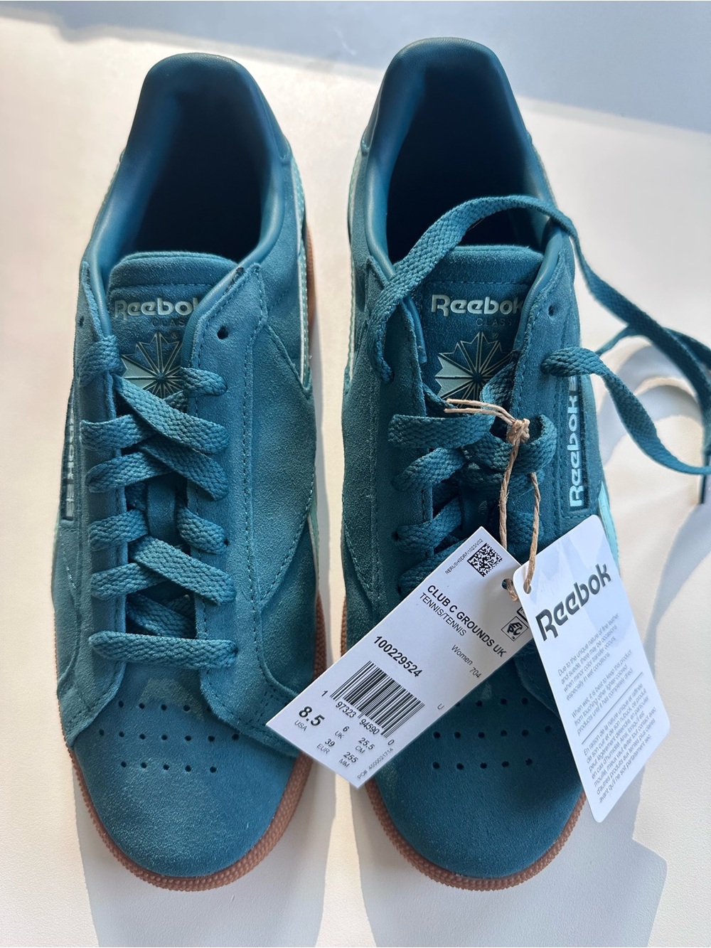Reebok Women’s Suede Sneakers 8.5 in Teal Blue with Gum Sole